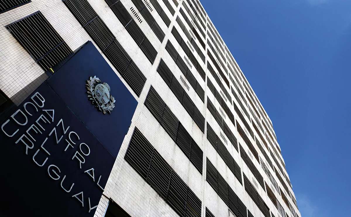 Uruguay slashes rates by 100bp to 6.5%